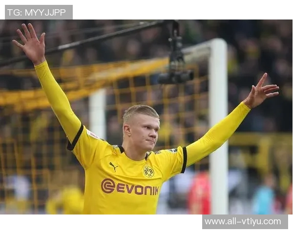 欧冠历史上仅有两位球员在19岁前直接参与13球的传奇表现