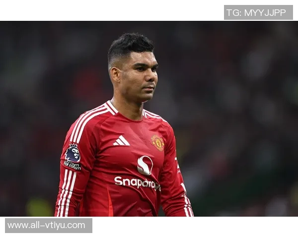 水晶宫追逐19岁荷兰新星斯米特面临曼联皇马强劲竞争