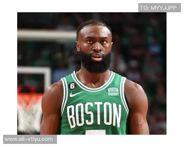 杰伦布朗三节狂砍30分5篮板助力球队进攻势头强劲 杰伦布朗三节狂砍30分5篮板助力球队进攻势头强劲