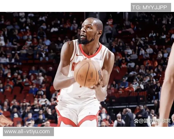 阿门赞杜兰特职业态度出色训练如赛场展现顶级球星风范 阿门赞杜兰特职业态度出色训练如赛场展现顶级球星风范