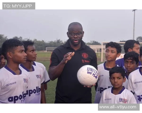 萨哈建议曼联在进攻端引援应优先签下帕尔默与恩德里克 萨哈建议曼联在进攻端引援应优先签下帕尔默与恩德里克