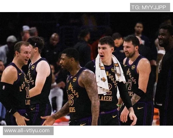 湖人本赛季对阵鹈鹕三战全胜展现强大实力与稳定表现 湖人本赛季对阵鹈鹕三战全胜展现强大实力与稳定表现